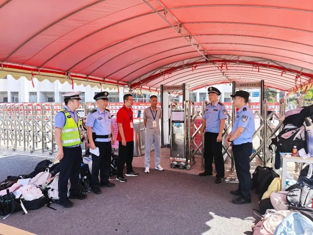 漳显平安丨护航中考,“警”准发力-第2张图片-四季读书网 漳显平安丨护航中考,“警”准发力-第2张图片-四季读书网