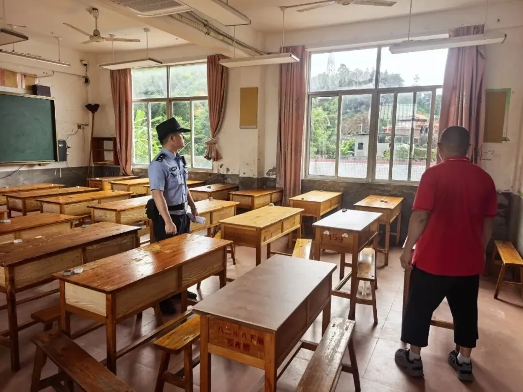 漳显平安丨护航中考,“警”准发力-第7张图片-四季读书网 漳显平安丨护航中考,“警”准发力-第7张图片-四季读书网