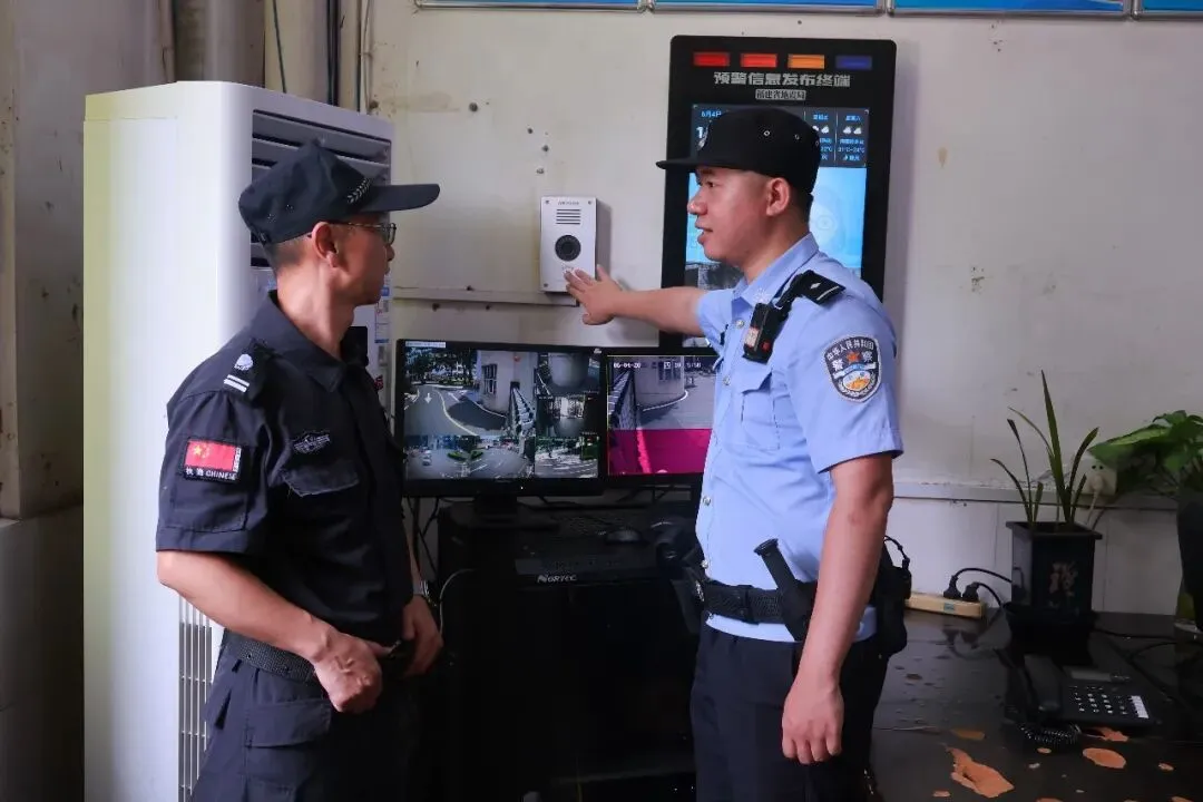 漳显平安丨护航中考,“警”准发力-第8张图片-四季读书网 漳显平安丨护航中考,“警”准发力-第8张图片-四季读书网