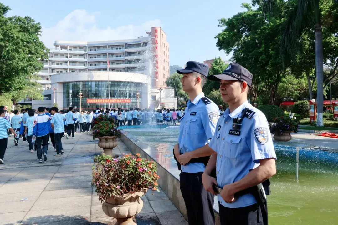 漳显平安丨护航中考,“警”准发力-第12张图片-四季读书网 漳显平安丨护航中考,“警”准发力-第12张图片-四季读书网