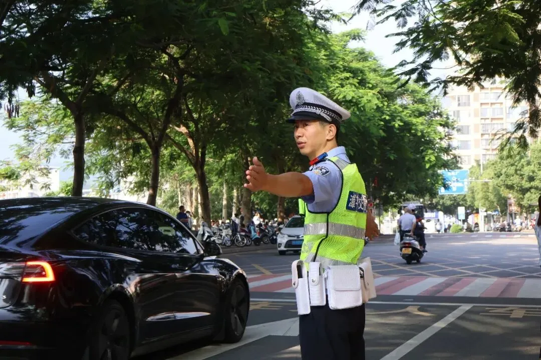 漳显平安丨护航中考,“警”准发力-第18张图片-四季读书网 漳显平安丨护航中考,“警”准发力-第18张图片-四季读书网