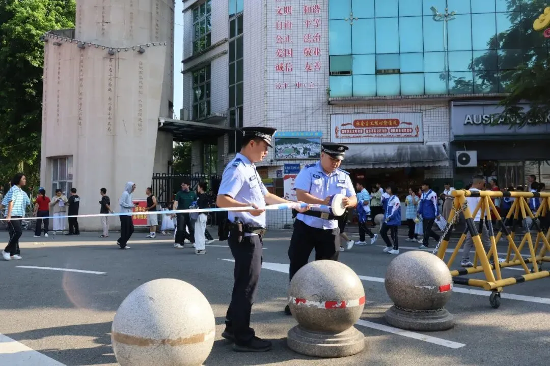漳显平安丨护航中考,“警”准发力-第19张图片-四季读书网 漳显平安丨护航中考,“警”准发力-第19张图片-四季读书网