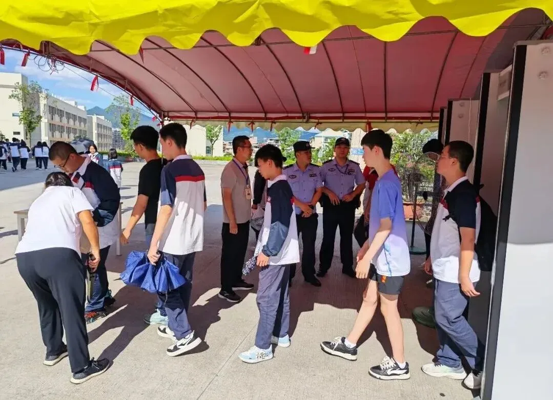 漳显平安丨护航中考,“警”准发力-第25张图片-四季读书网 漳显平安丨护航中考,“警”准发力-第25张图片-四季读书网