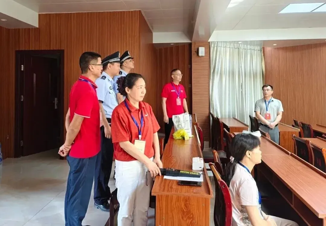 漳显平安丨护航中考,“警”准发力-第26张图片-四季读书网 漳显平安丨护航中考,“警”准发力-第26张图片-四季读书网