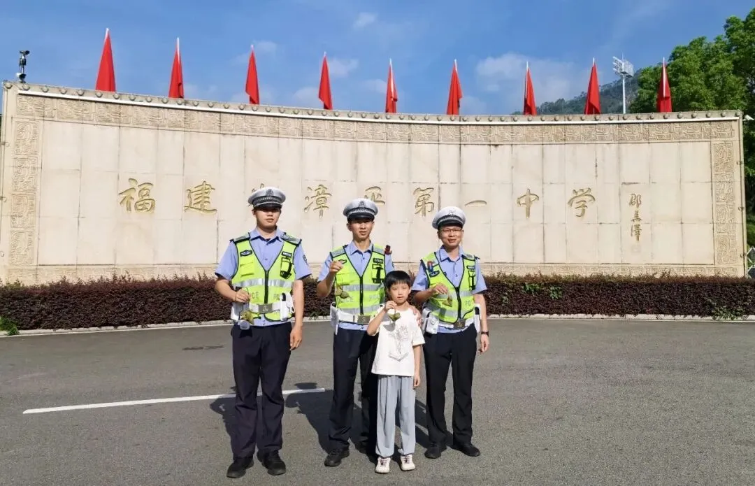 漳显平安丨护航中考,“警”准发力-第29张图片-四季读书网 漳显平安丨护航中考,“警”准发力-第29张图片-四季读书网