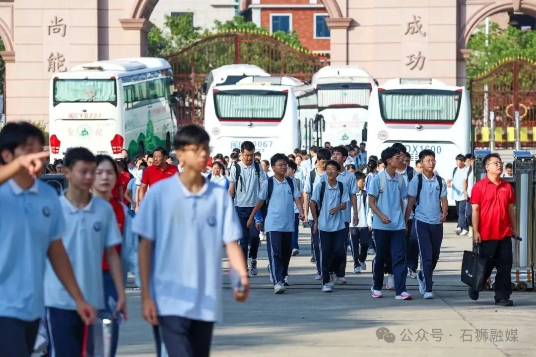 中考加油!石狮学子执笔书写青春答卷-第3张图片-四季读书网 中考加油!石狮学子执笔书写青春答卷-第3张图片-四季读书网