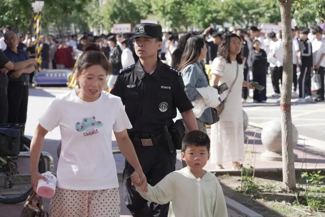 中考加油!阜新公安护航少年圆梦征程!-第32张图片-四季读书网 中考加油!阜新公安护航少年圆梦征程!-第32张图片-四季读书网