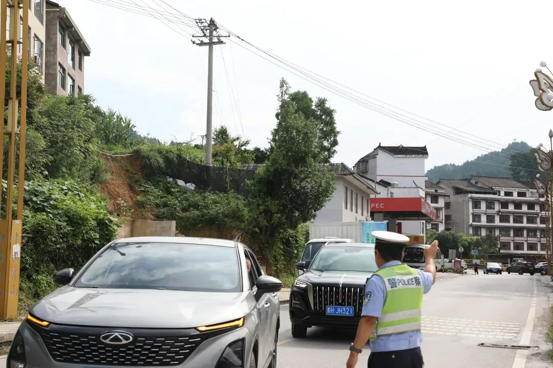 笔尖逐梦,护航中考!全力守护青春赶考路-第19张图片-四季读书网 笔尖逐梦,护航中考!全力守护青春赶考路-第19张图片-四季读书网