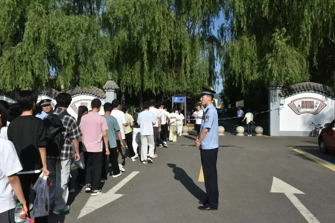 【护航中考】“警”色相随,"试"在必得!平定公安全力护航中考-第22张图片-四季读书网 【护航中考】“警”色相随,"试"在必得!平定公安全力护航中考-第22张图片-四季读书网