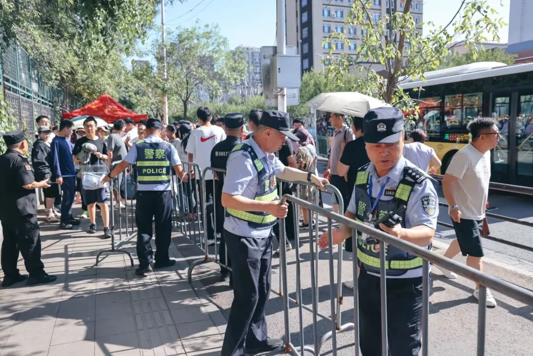 夏至逢中考,父爱伴护航 | 沈安安奕临志愿者服务队致敬坚守,祝福安康-第10张图片-四季读书网