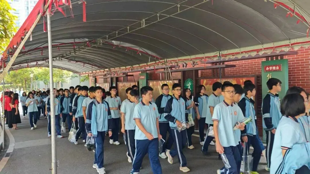 福清17798名学子上阵!直击中考首日现场-第1张图片-四季读书网
