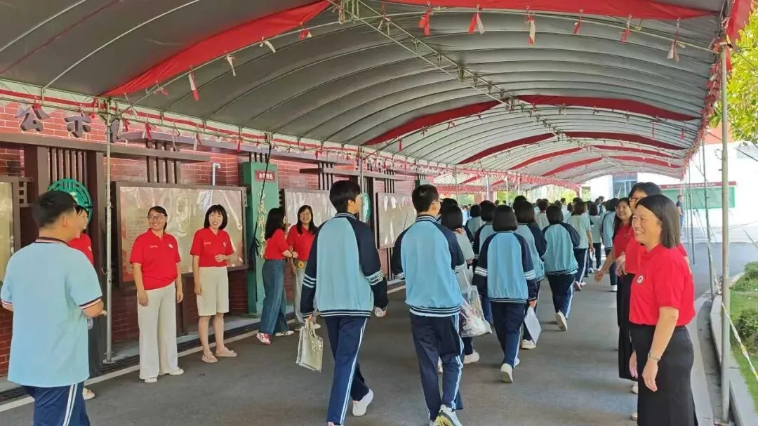 福清17798名学子上阵!直击中考首日现场-第4张图片-四季读书网