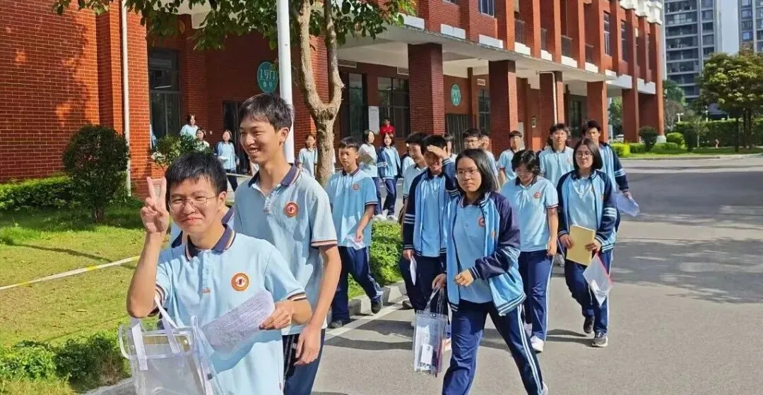 福清17798名学子上阵!直击中考首日现场-第7张图片-四季读书网