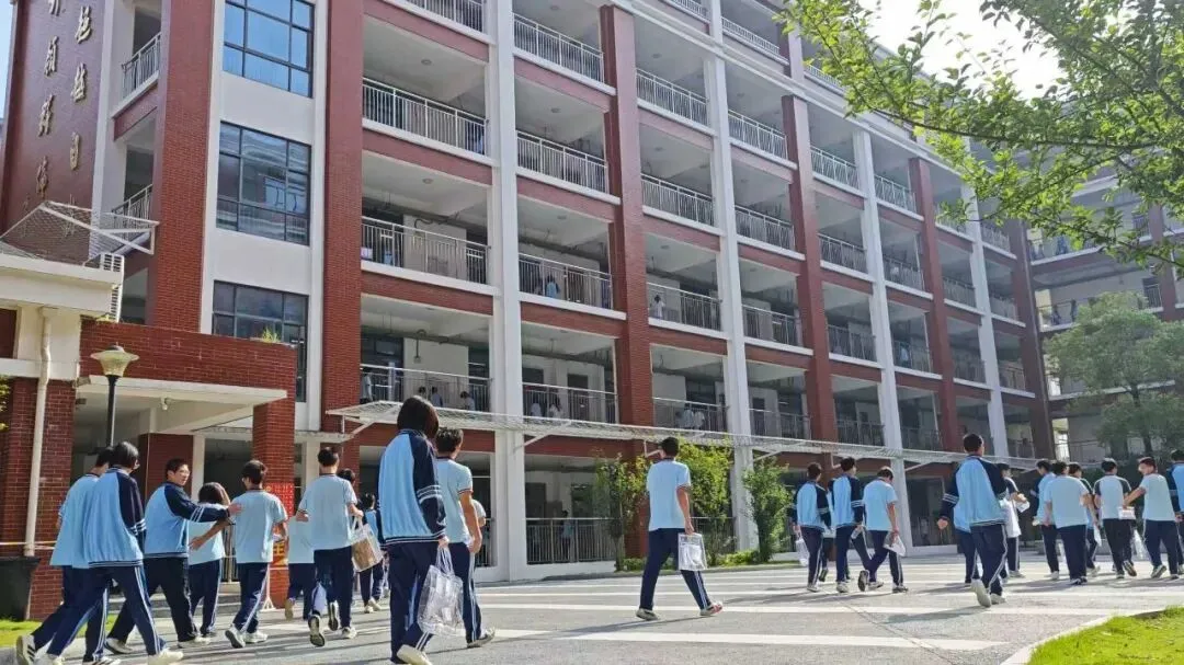 福清17798名学子上阵!直击中考首日现场-第8张图片-四季读书网