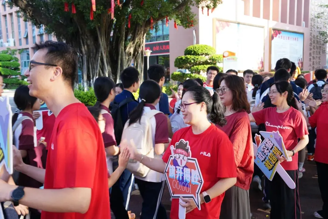 少年有梦,勇敢去追!今日,直击中考开考→-第7张图片-四季读书网 少年有梦,勇敢去追!今日,直击中考开考→-第7张图片-四季读书网