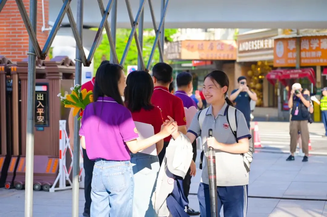 少年有梦,勇敢去追!今日,直击中考开考→-第8张图片-四季读书网 少年有梦,勇敢去追!今日,直击中考开考→-第8张图片-四季读书网