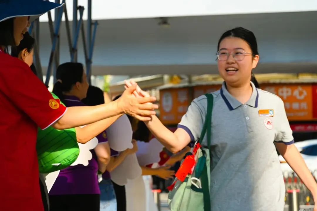 少年有梦,勇敢去追!今日,直击中考开考→-第22张图片-四季读书网 少年有梦,勇敢去追!今日,直击中考开考→-第22张图片-四季读书网