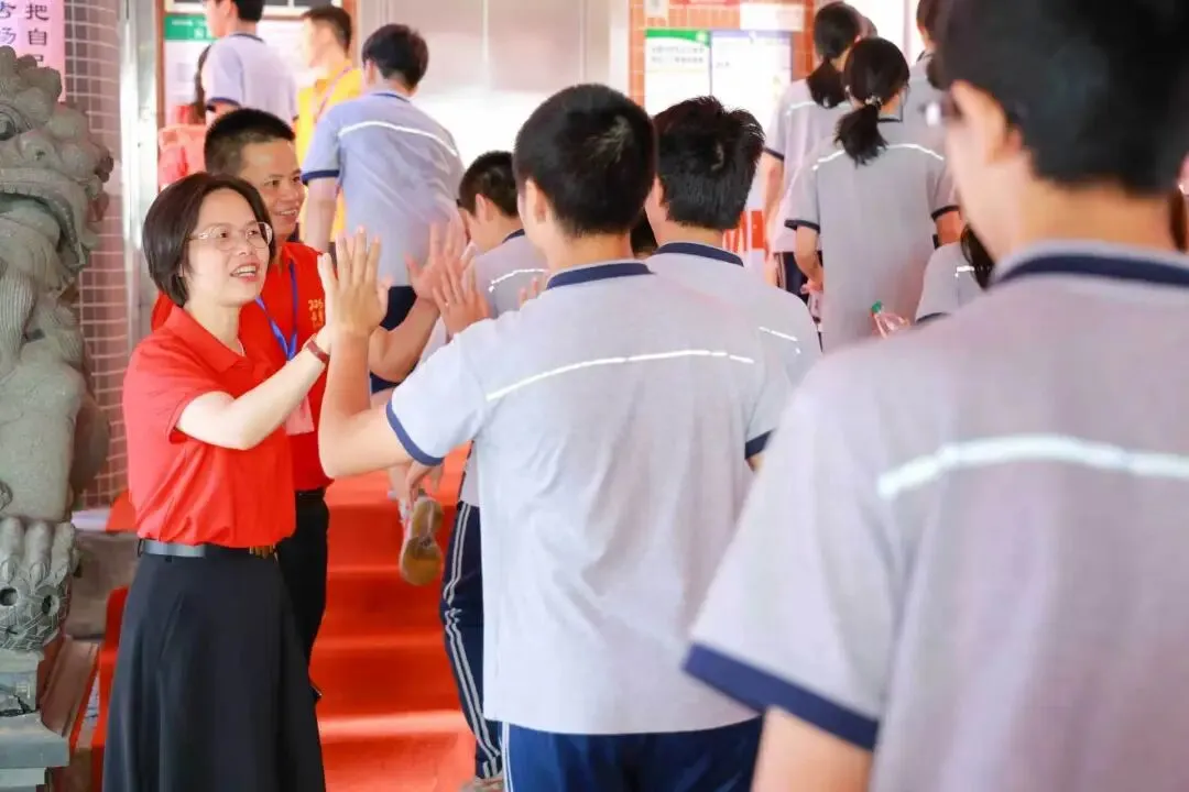 少年有梦,勇敢去追!今日,直击中考开考→-第23张图片-四季读书网 少年有梦,勇敢去追!今日,直击中考开考→-第23张图片-四季读书网