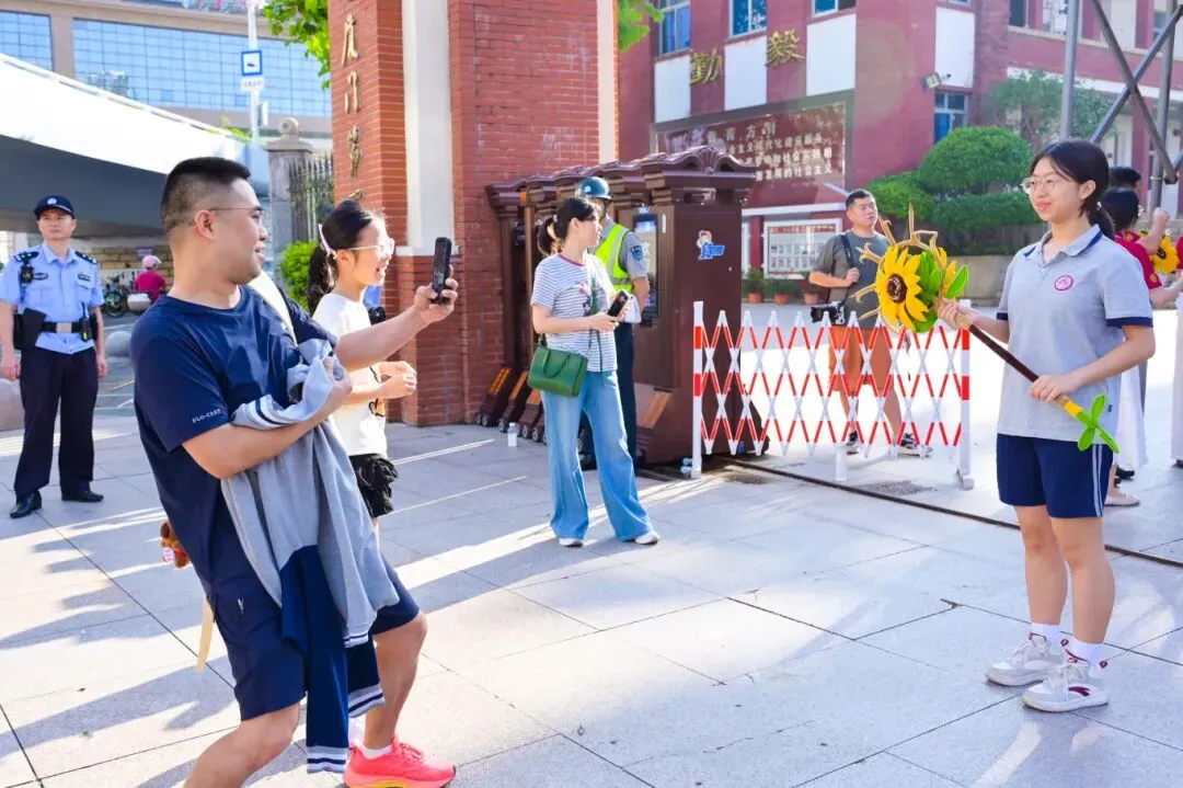 少年有梦,勇敢去追!今日,直击中考开考→-第34张图片-四季读书网 少年有梦,勇敢去追!今日,直击中考开考→-第34张图片-四季读书网