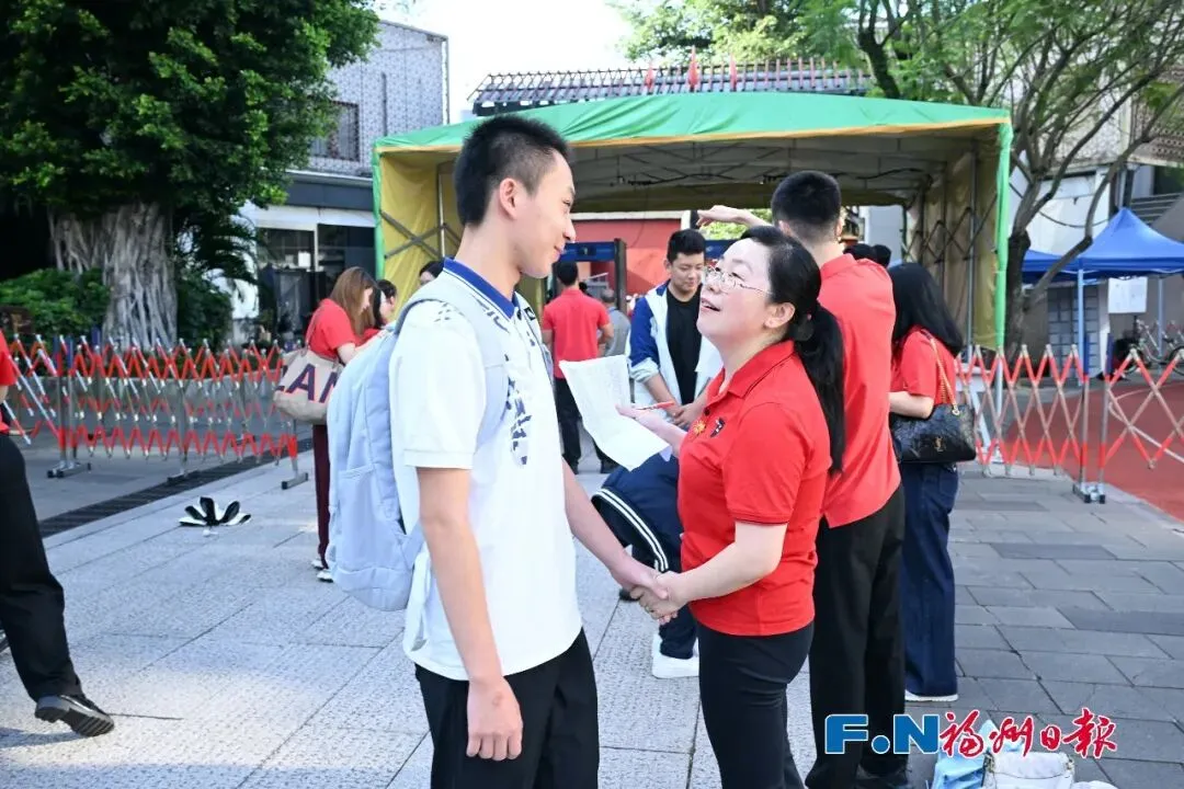 从容逐梦!中考开考!福州各考点暖意拉满→-第3张图片-四季读书网 从容逐梦!中考开考!福州各考点暖意拉满→-第3张图片-四季读书网