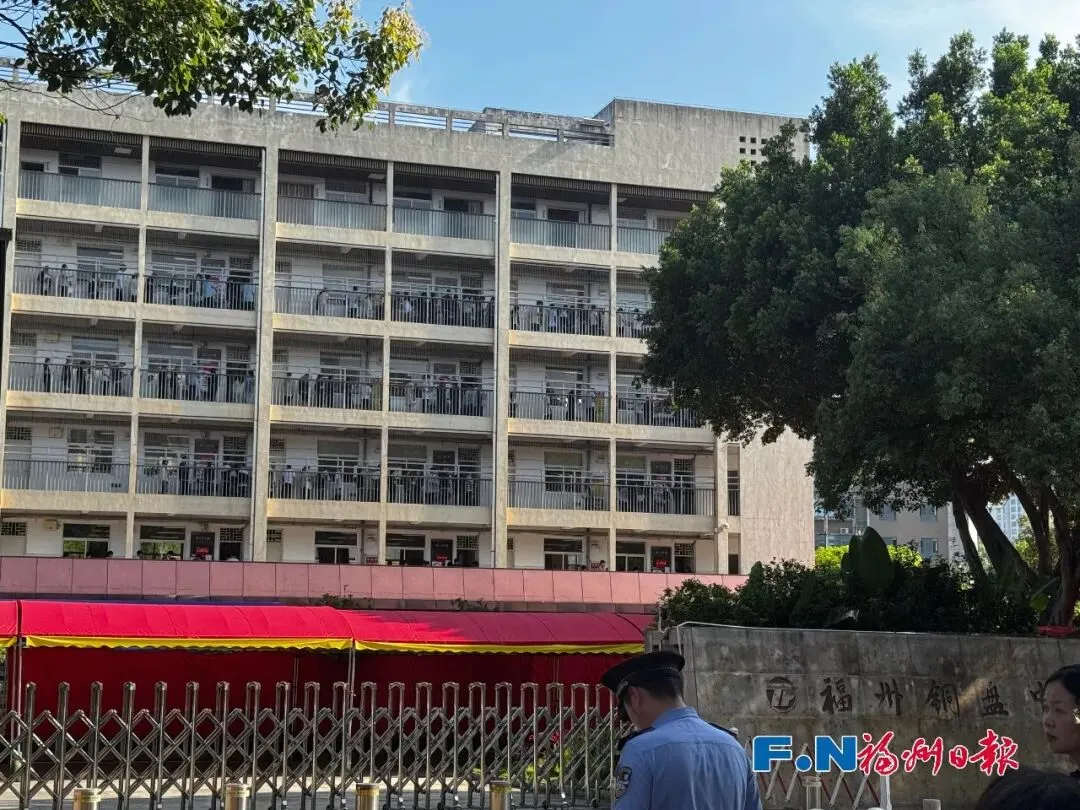 从容逐梦!中考开考!福州各考点暖意拉满→-第8张图片-四季读书网 从容逐梦!中考开考!福州各考点暖意拉满→-第8张图片-四季读书网