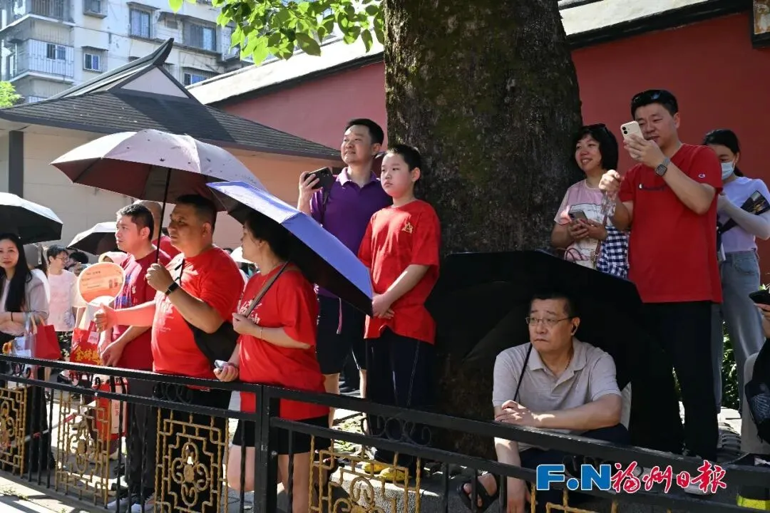 从容逐梦!中考开考!福州各考点暖意拉满→-第10张图片-四季读书网 从容逐梦!中考开考!福州各考点暖意拉满→-第10张图片-四季读书网