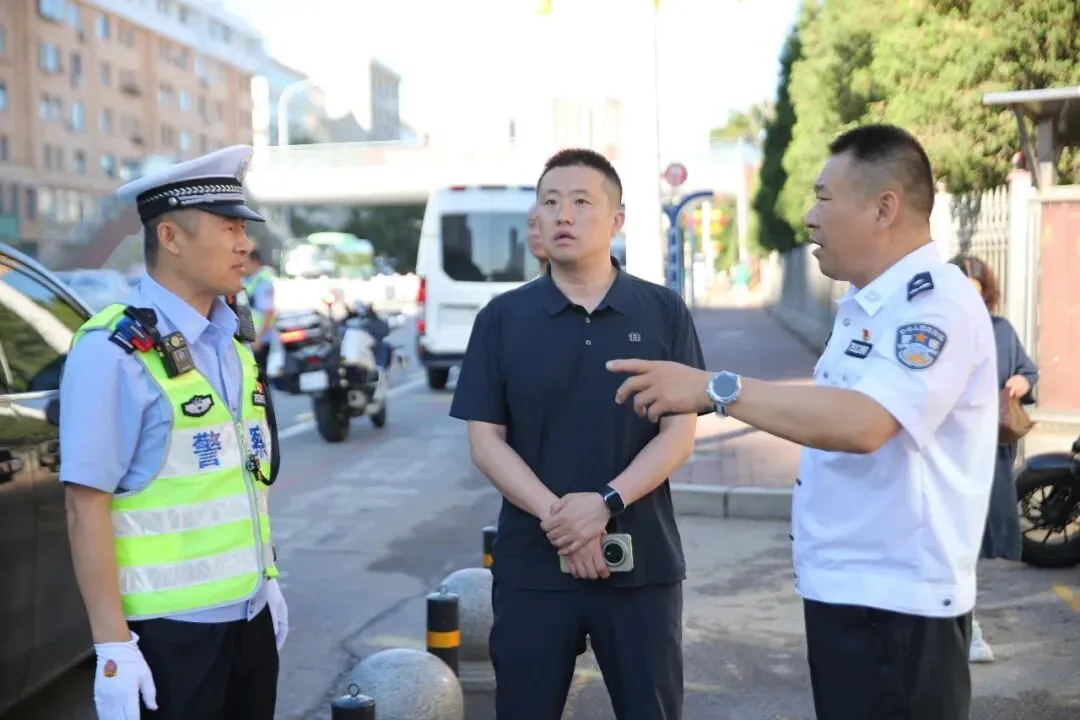 藏蓝为盾 逐梦前行!海州公安全力护航中考-第4张图片-四季读书网 藏蓝为盾 逐梦前行!海州公安全力护航中考-第4张图片-四季读书网