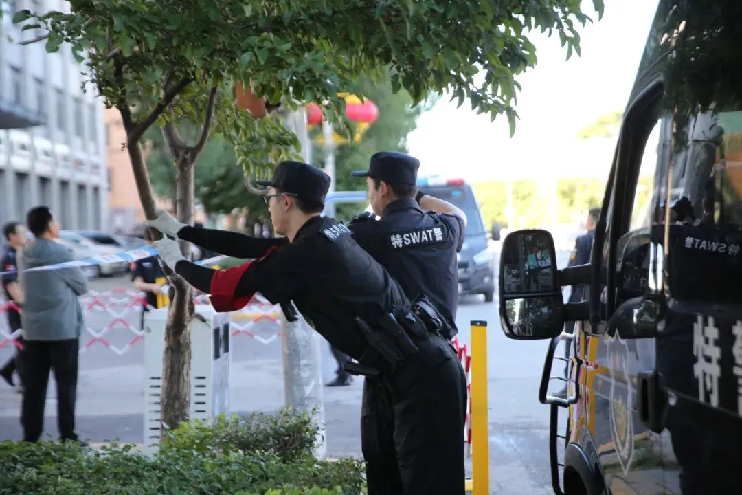 藏蓝为盾 逐梦前行!海州公安全力护航中考-第9张图片-四季读书网 藏蓝为盾 逐梦前行!海州公安全力护航中考-第9张图片-四季读书网