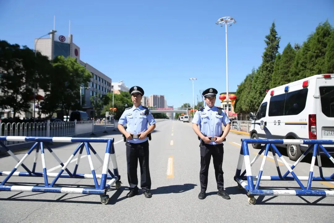 藏蓝为盾 逐梦前行!海州公安全力护航中考-第11张图片-四季读书网 藏蓝为盾 逐梦前行!海州公安全力护航中考-第11张图片-四季读书网