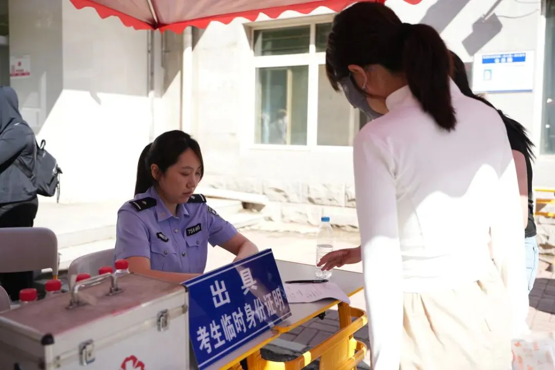藏蓝为盾 逐梦前行!海州公安全力护航中考-第15张图片-四季读书网 藏蓝为盾 逐梦前行!海州公安全力护航中考-第15张图片-四季读书网