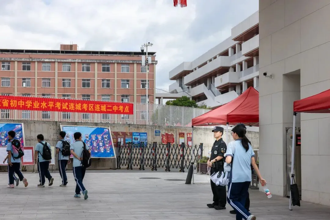【莲警为民】全力以“护”,连城公安护航中考进行时......-第3张图片-四季读书网