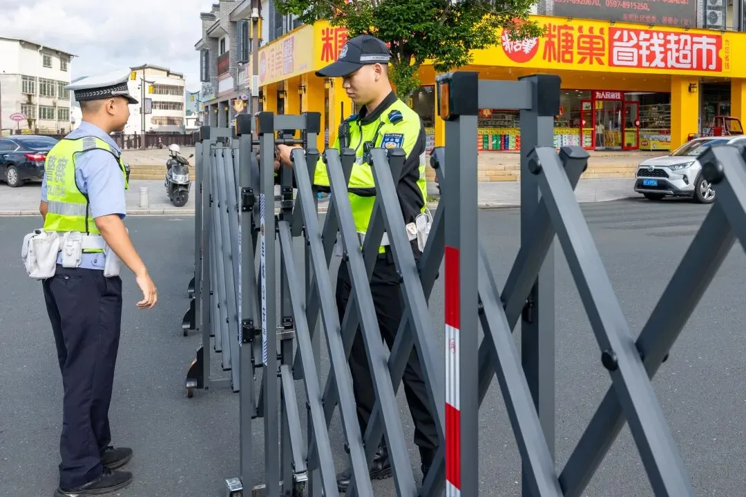 【莲警为民】全力以“护”,连城公安护航中考进行时......-第10张图片-四季读书网