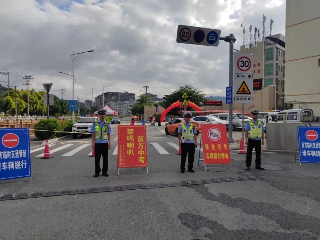 中考首日,龙岩交警全力护航!-第24张图片-四季读书网 中考首日,龙岩交警全力护航!-第24张图片-四季读书网