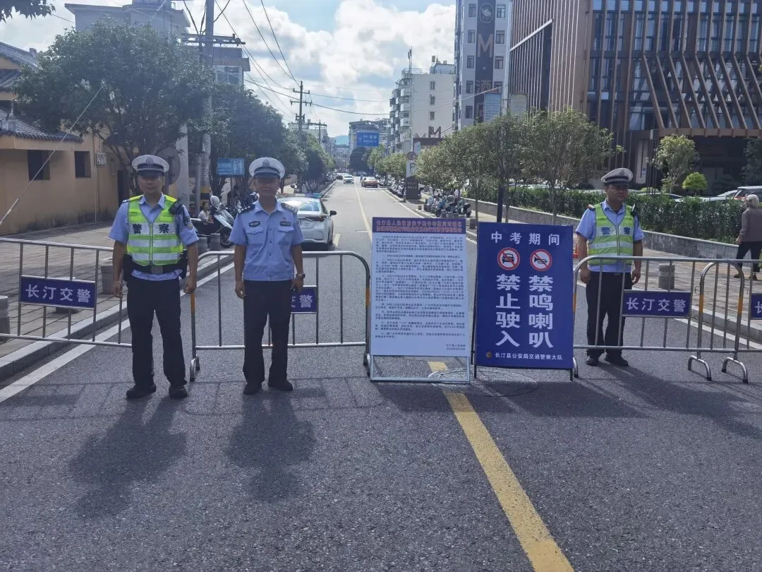 中考首日,龙岩交警全力护航!-第25张图片-四季读书网 中考首日,龙岩交警全力护航!-第25张图片-四季读书网