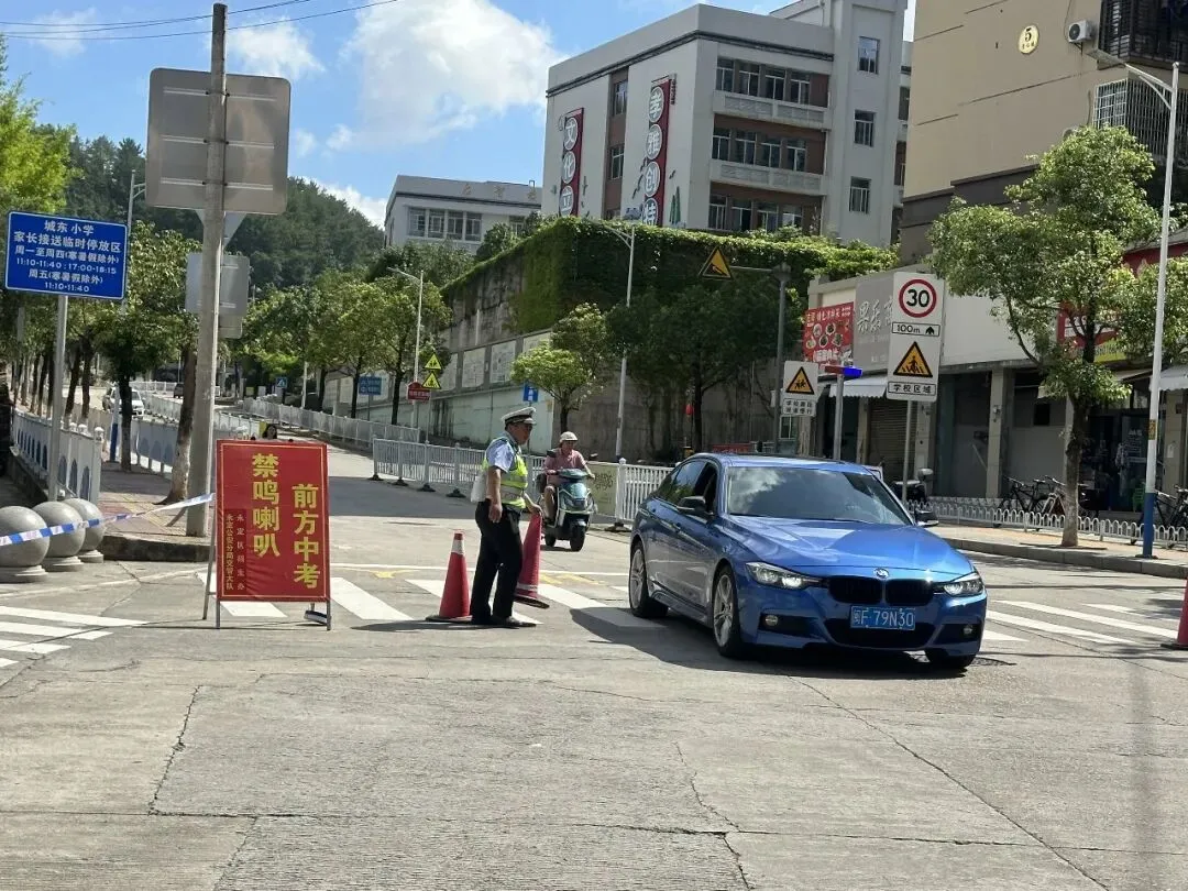 中考首日,龙岩交警全力护航!-第27张图片-四季读书网 中考首日,龙岩交警全力护航!-第27张图片-四季读书网
