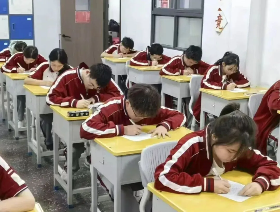 中考第一天!卡在普高线上下的孩子,别直接认命!-第1张图片-四季读书网 中考第一天!卡在普高线上下的孩子,别直接认命!-第1张图片-四季读书网