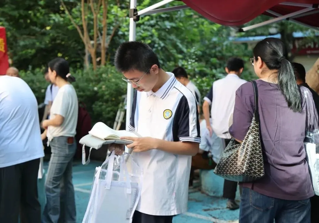 中考首日!福鼎少年提笔逐梦!-第7张图片-四季读书网 中考首日!福鼎少年提笔逐梦!-第7张图片-四季读书网