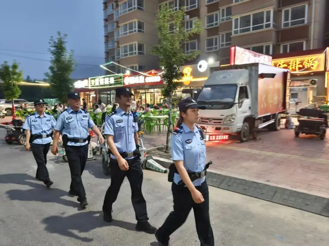 中考第一天,武邑公安全力护航!-第5张图片-四季读书网 中考第一天,武邑公安全力护航!-第5张图片-四季读书网