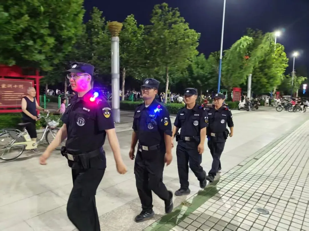 中考第一天,武邑公安全力护航!-第6张图片-四季读书网 中考第一天,武邑公安全力护航!-第6张图片-四季读书网