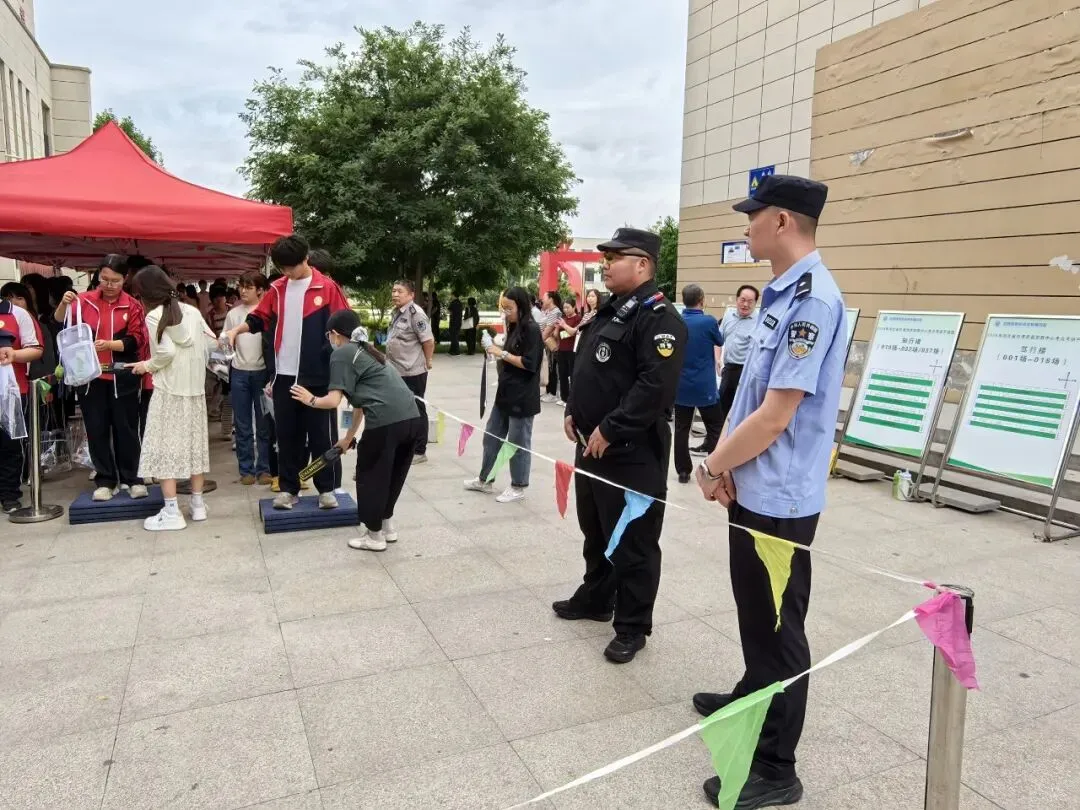 中考第一天,武邑公安全力护航!-第14张图片-四季读书网 中考第一天,武邑公安全力护航!-第14张图片-四季读书网