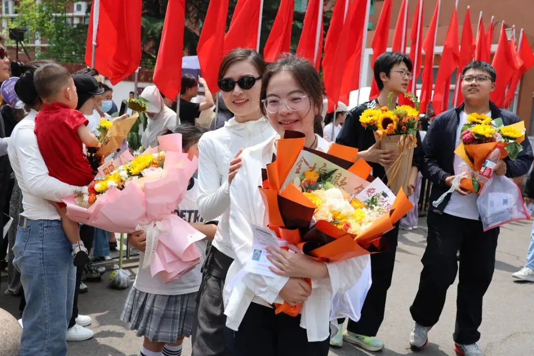 中考收官|感谢有您,温暖护航!-第29张图片-四季读书网 中考收官|感谢有您,温暖护航!-第29张图片-四季读书网