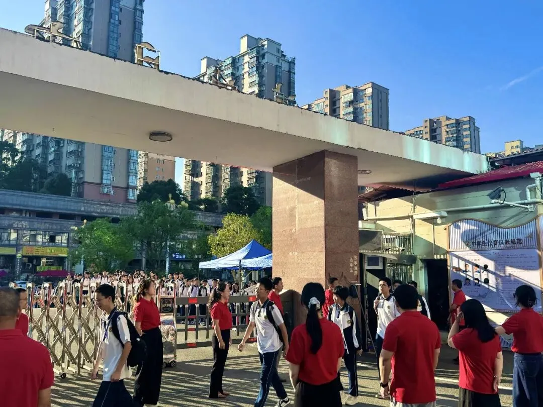 中考开考!清流学子奔赴考场-第5张图片-四季读书网