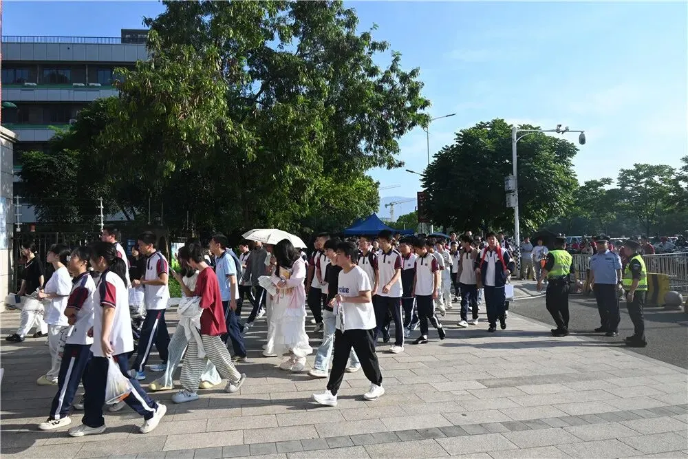 现场直击!闽侯中考开考!-第9张图片-四季读书网