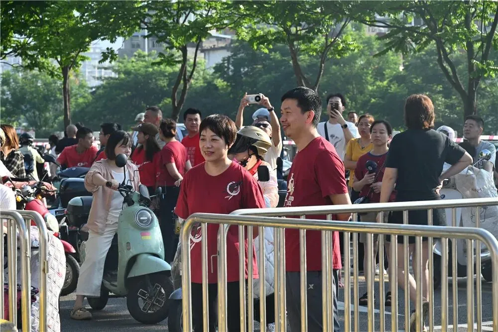 现场直击!闽侯中考开考!-第11张图片-四季读书网