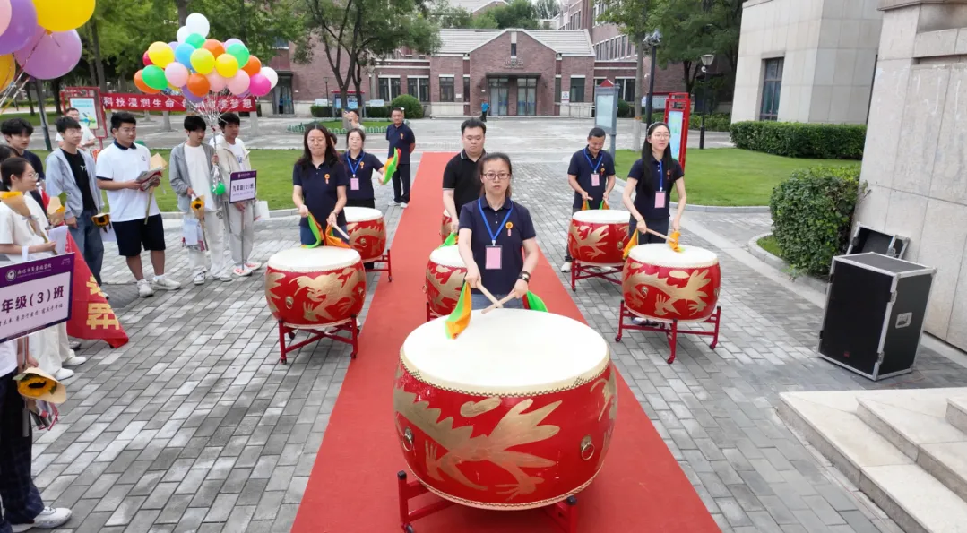 廊坊华夏幸福学校隆重举行2026届初三中考出征壮行仪式-第26张图片-四季读书网 廊坊华夏幸福学校隆重举行2026届初三中考出征壮行仪式-第26张图片-四季读书网