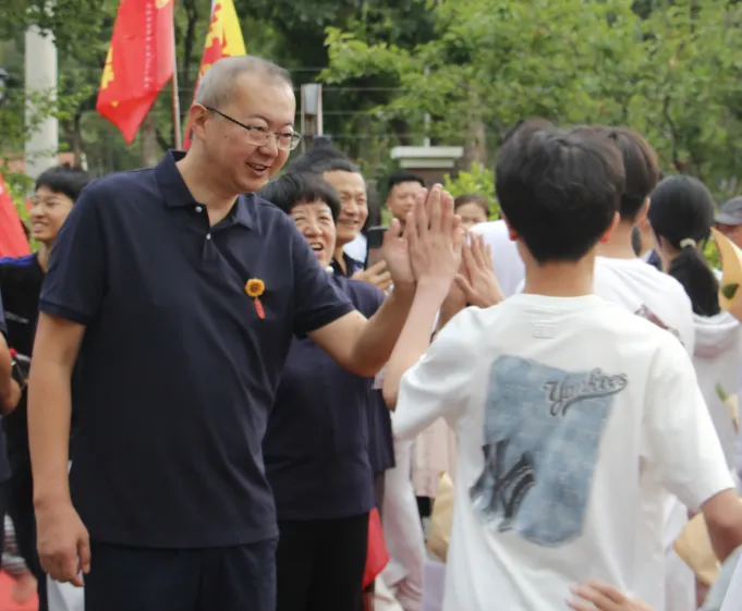 廊坊华夏幸福学校隆重举行2026届初三中考出征壮行仪式-第33张图片-四季读书网 廊坊华夏幸福学校隆重举行2026届初三中考出征壮行仪式-第33张图片-四季读书网