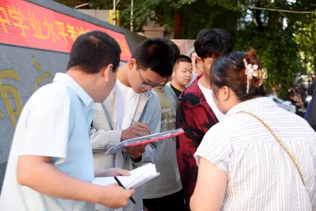 中考开考!宣化7499名考生今日赴考-第3张图片-四季读书网 中考开考!宣化7499名考生今日赴考-第3张图片-四季读书网