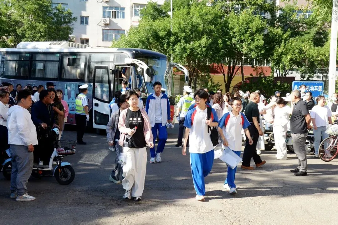 中考开考!宣化7499名考生今日赴考-第7张图片-四季读书网 中考开考!宣化7499名考生今日赴考-第7张图片-四季读书网