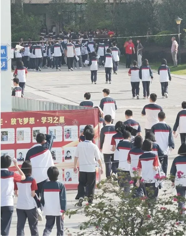 直击中考首日!漳平8129名学子奔赴考场-第8张图片-四季读书网