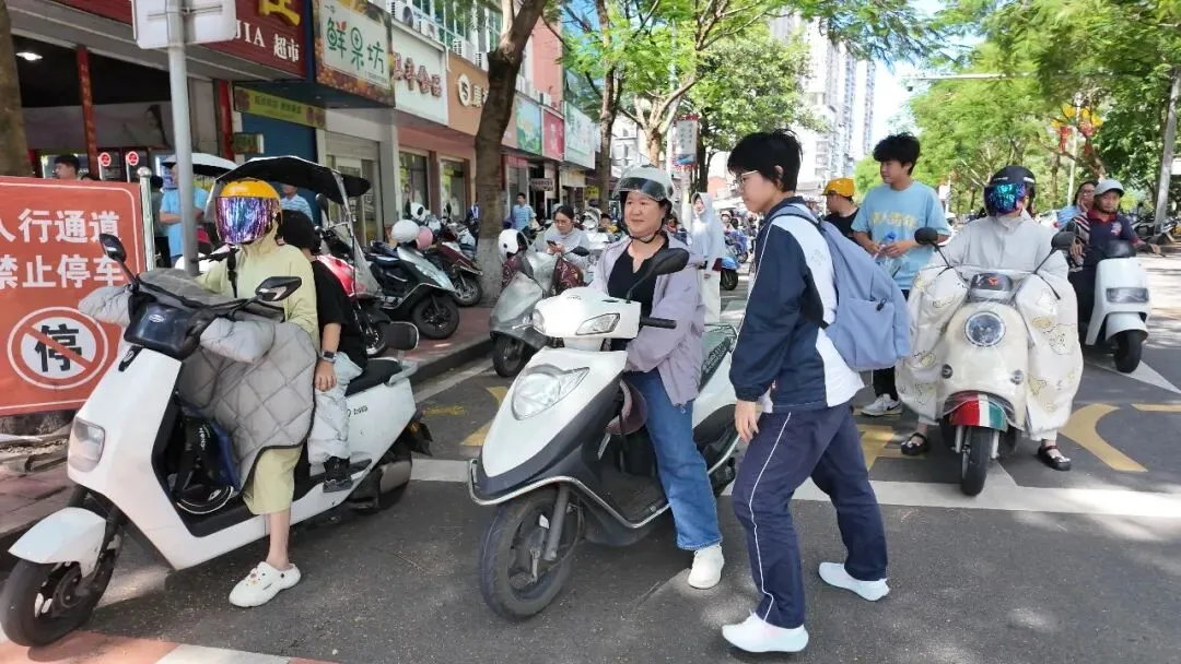 直击中考首日!漳平8129名学子奔赴考场-第11张图片-四季读书网